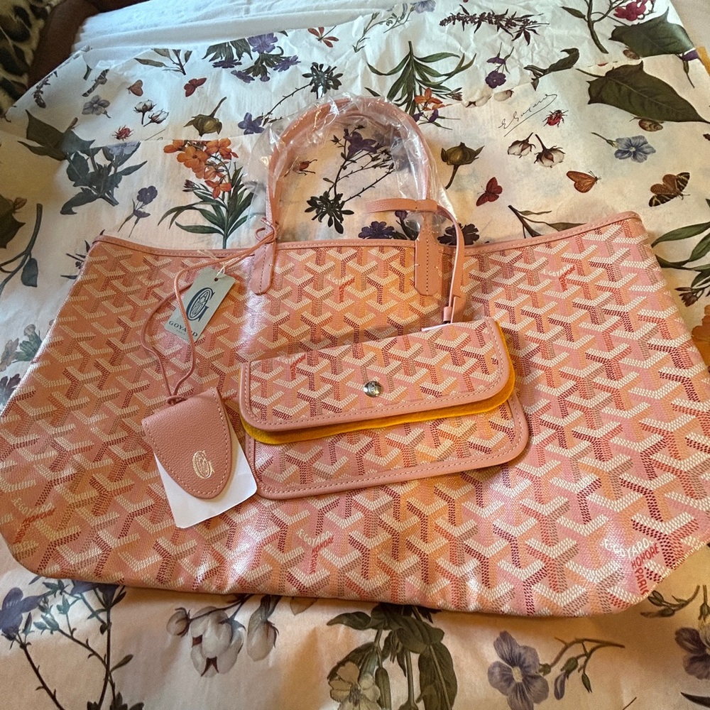 💥SOLD OUT 💥2026 NEW💯🔥 GOYARD Designer-Inspired Pink Tote Bag with Pouch and clip